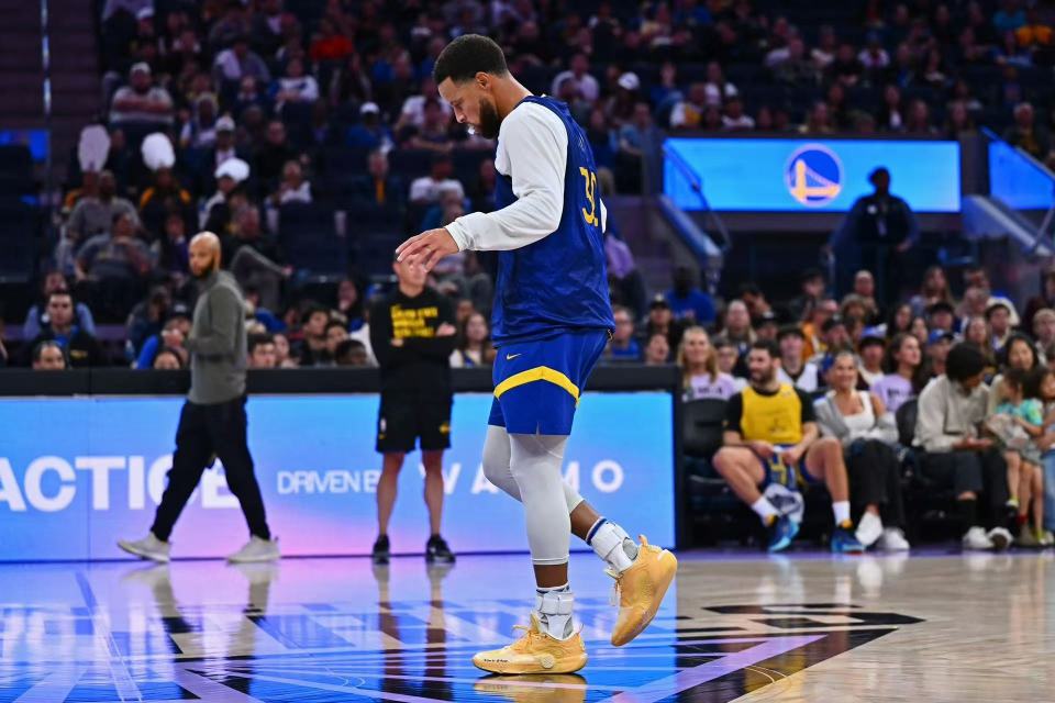 库里伤情出炉：右脚踝扭伤而非右膝 避免严重伤病本人说无大碍